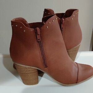 Lauren Conrad. Brown Ankle Boots with Studded Detail Side Zipper 7 Med